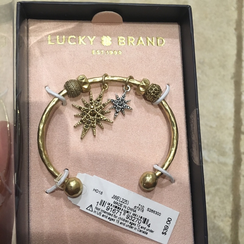 NEW WITH TAGS LUCKY BRAND GOLD BANGLE BRACELET
